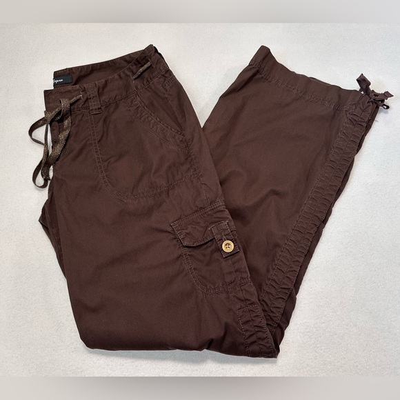 Y2K Vintage Express women's brown cargo pants.
Size: 8 - Picture 2 of 7